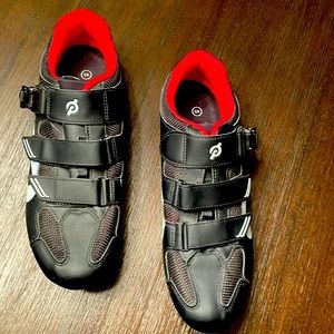Peloton men’s size 11 (45 European ).
